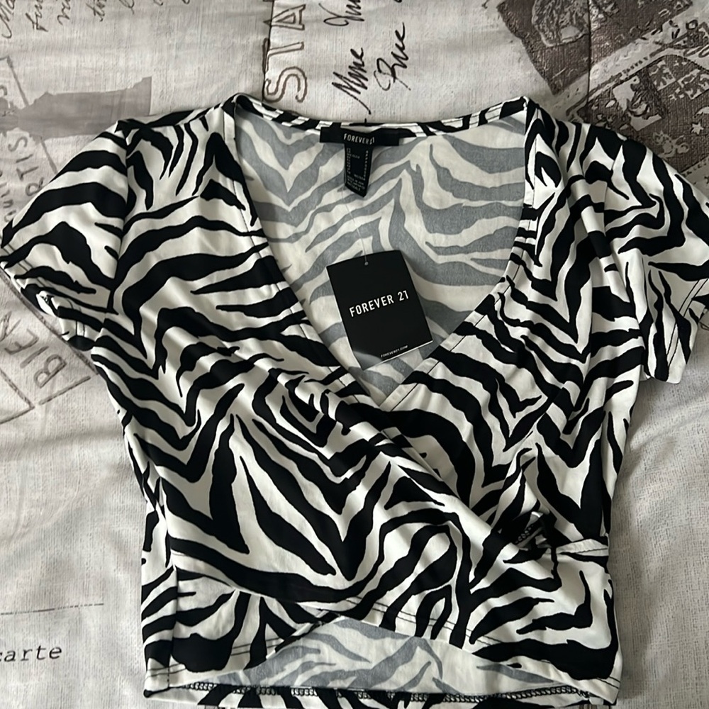 Forever 21 Criss Cross Front V Neck Crop Top